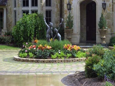 Landscape feature design with modern garden elements