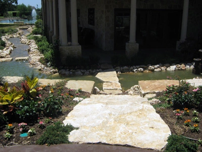 Outdoor landscape feature with seating and plants